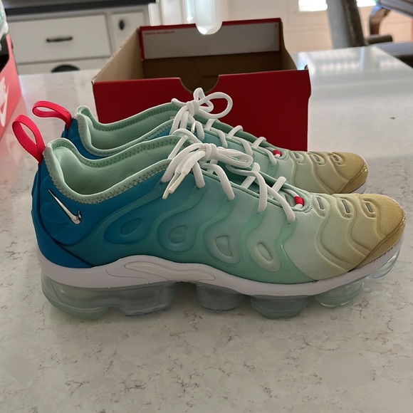 Brand new Nike Air Vapormax Plus. Size woman’s 10 - Picture 5 of 11